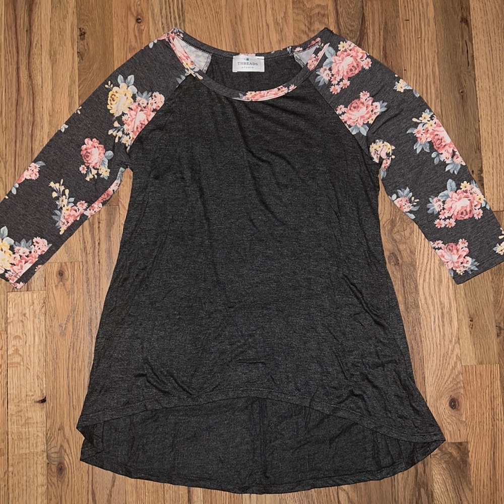 NWOT Threads Studio 3/4 Floral Sleeve Top Size M